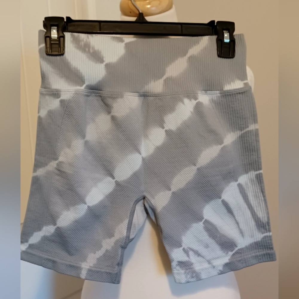 PINK Victoria's Secret Gray and White Tie-Dye Bike Shorts
